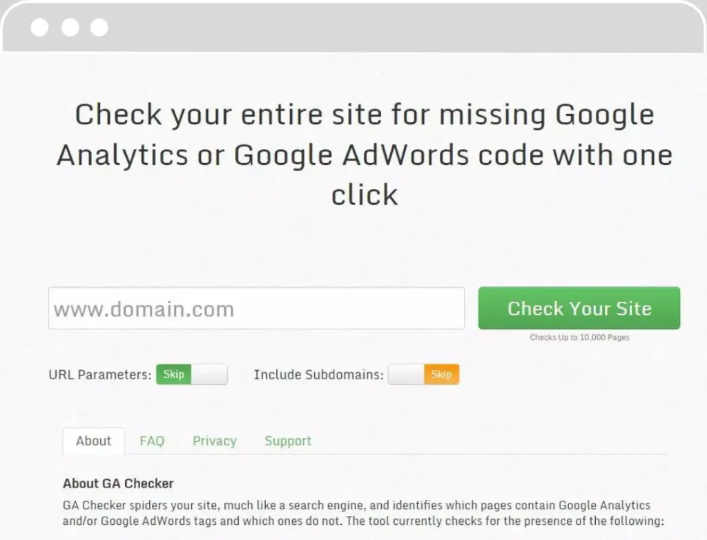 Capture d'écran de l'outil SEO 'GA Checker' pour vérifier la présence du code Google Analytics ou Google AdWords sur un site. Un champ de texte invite à saisir le nom de domaine, avec un bouton vert 'Check Your Site'. Des options pour ignorer les paramètres d'URL et inclure les sous-domaines sont disponibles. Le site offre également des onglets pour en savoir plus sur l'outil, la FAQ et la politique de confidentialité.