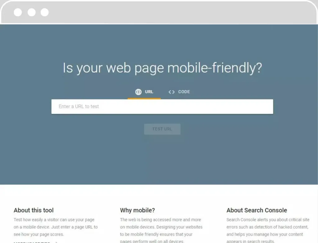 Interface d'un outil SEO en ligne pour tester si une page web est optimisée pour les mobiles, avec un champ pour entrer une URL et un bouton 'TEST URL'. Des sections informatives expliquent l'importance de la compatibilité mobile et la fonction de la Search Console de Google.